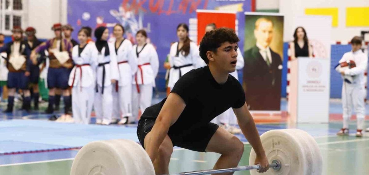 Denizli’de GSB Spor Okulları açılışı Kınıklı Spor Salonu’nda yapıldı