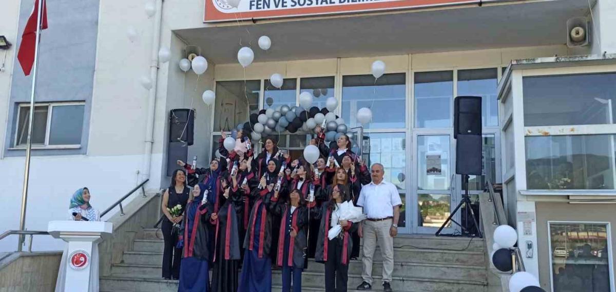 Devrek’te Eğitimin Gururu: 19 Öğrenci Mezuniyet Heyecanı Yaşadı