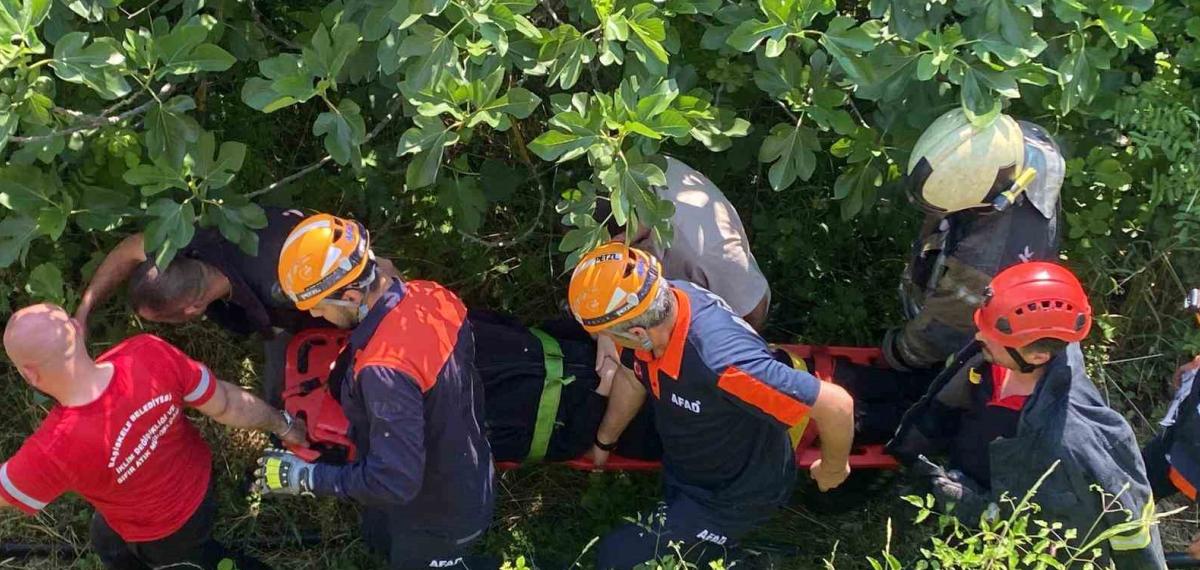 Direksiyonu Kilitlenen Otomobil, Demirleri Parçalayıp 80 Metreden Uçtu