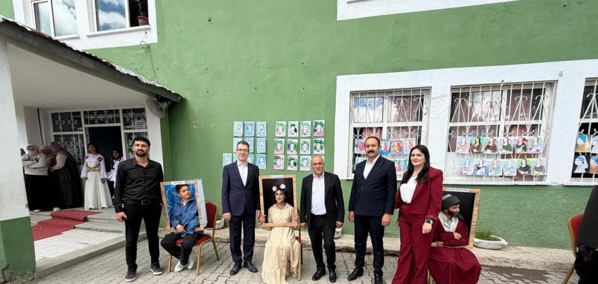 Diyadin’de Öğrencilerin Yapıtları Sergilendi
