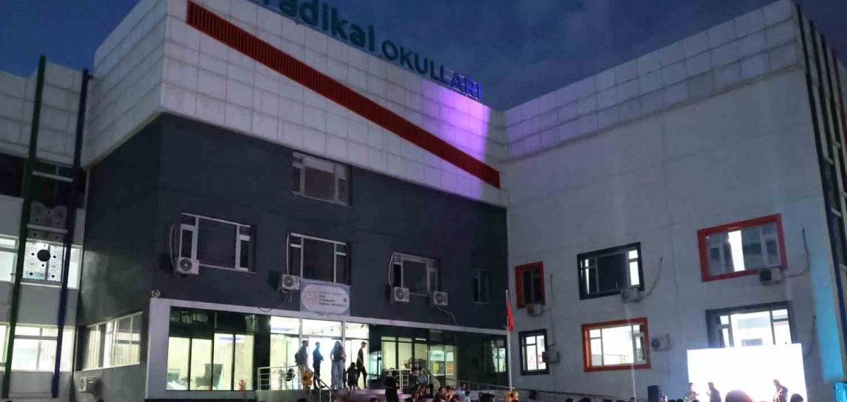 Diyarbakır’da 8’inci Sınıf Öğrenciler Kep Attı