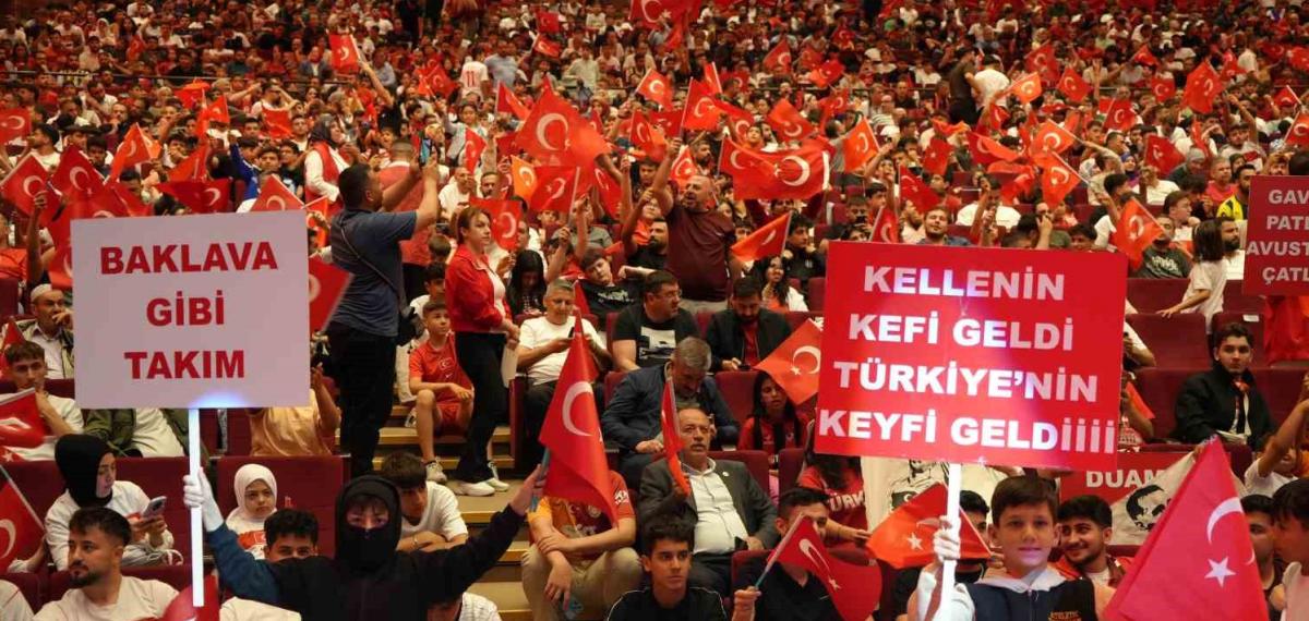 Dualarla Ulusal Gruba Takviye Olundu, Dev Ekranda Maç Heyecanı Yaşandı