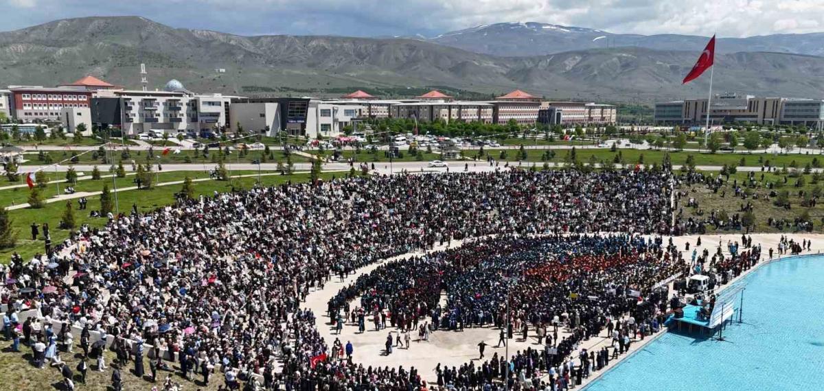 Ebyü’de 3 Bin 150 Öğrenci Mezuniyet Sevinci Yaşadı