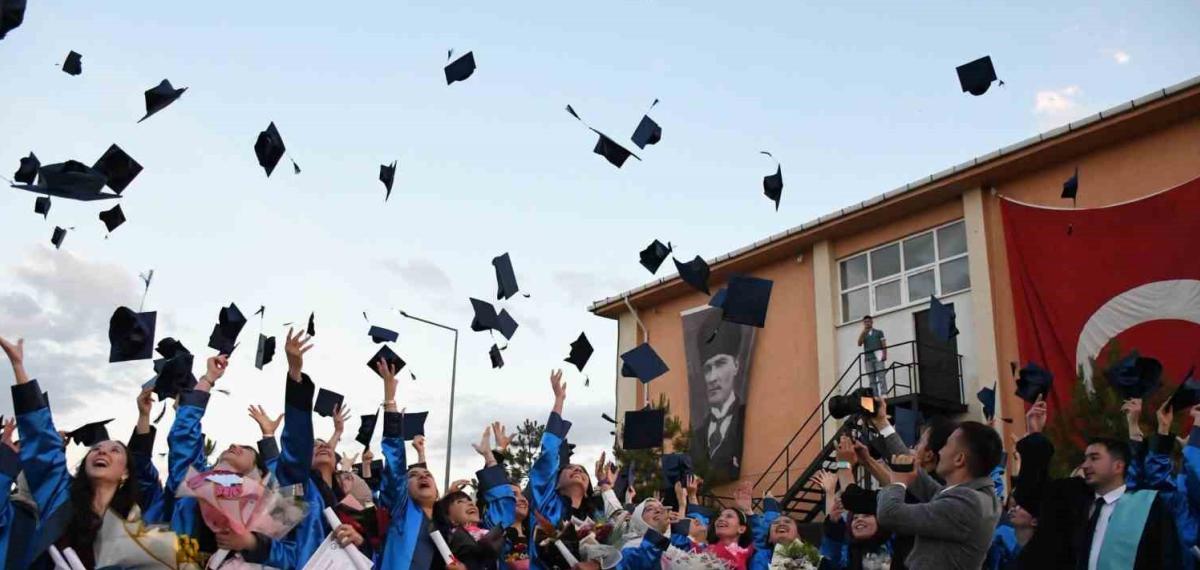 Emet Myo’da Mezuniyet Coşkusu