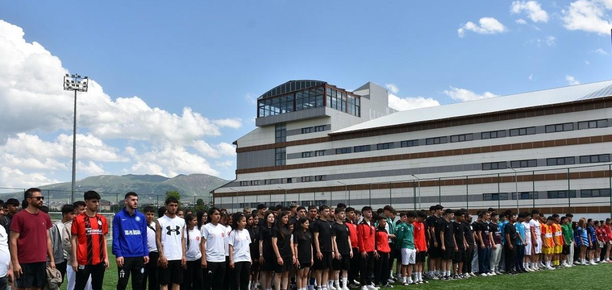 Erzurum’da 5×5 futbol turnuvasında başarılı olan takımlar belli oldu