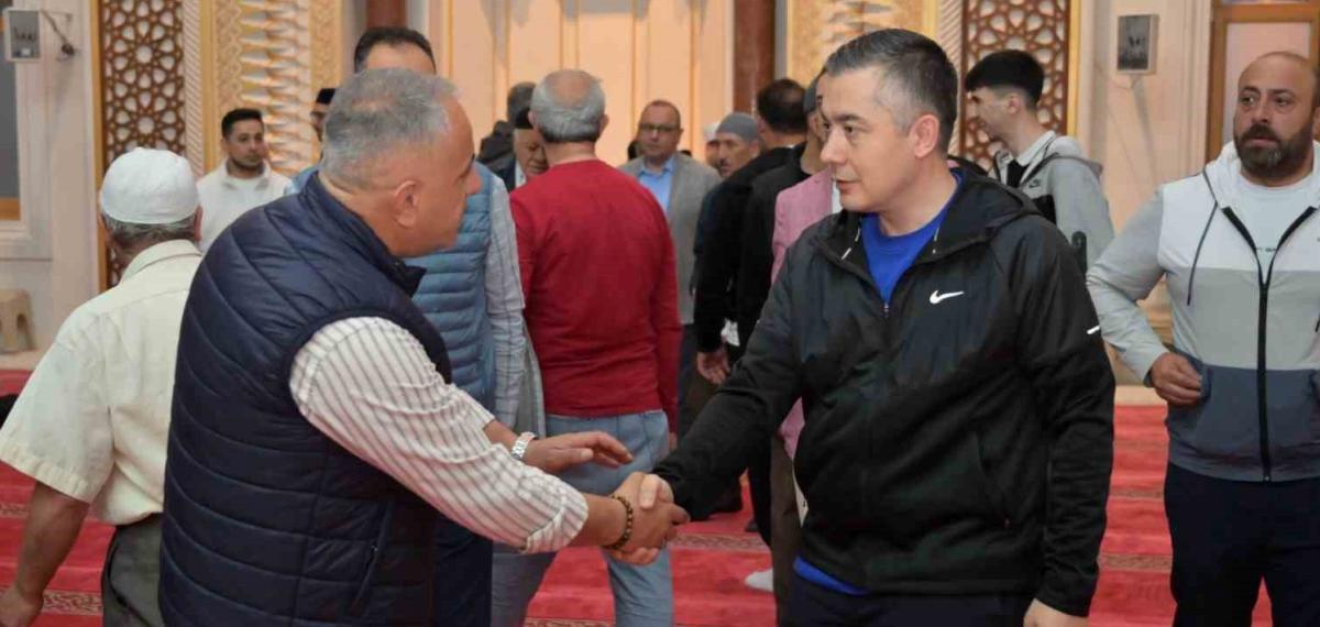 Esenyurt’ta Dünya Kupası Coşkusu: Vatandaşlar Cumhuriyet Meydanı’nı Doldurdu