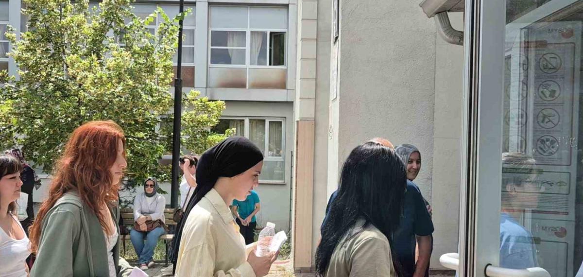 Eskişehir Osmangazi Üniversitesi’nde sınava giren adaylar yoğunluk yaşadı