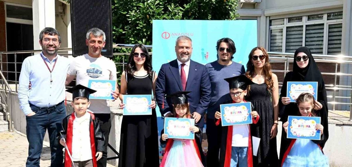 Eskişehir’de Anadolu Üniversitesi Engelliler Araştırma Enstitüsü öğrencileri mezun oldu