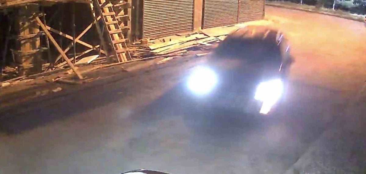 Eskişehir’de kontrolden çıkan otomobil park halindeki araca ve motosiklete çarptı, sürücü hastaneye kaldırıldı