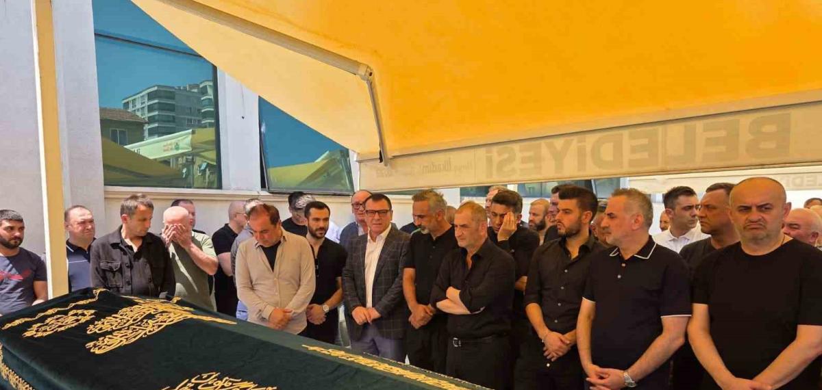 Fabrikada Elektrik Faciasında Ölen İşçi, Mesai Arkadaşlarının Omzunda Son Yolculuğuna Uğurlandı
