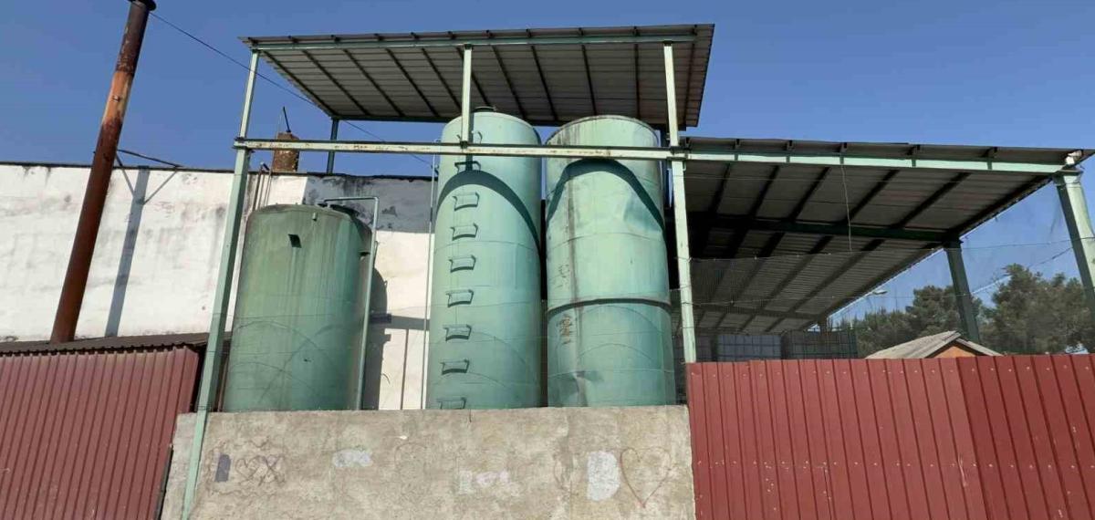 Fabrikayı Kurşunladı, Sızan Kimyasal Maddeden Polisler Hastanelik Oldu