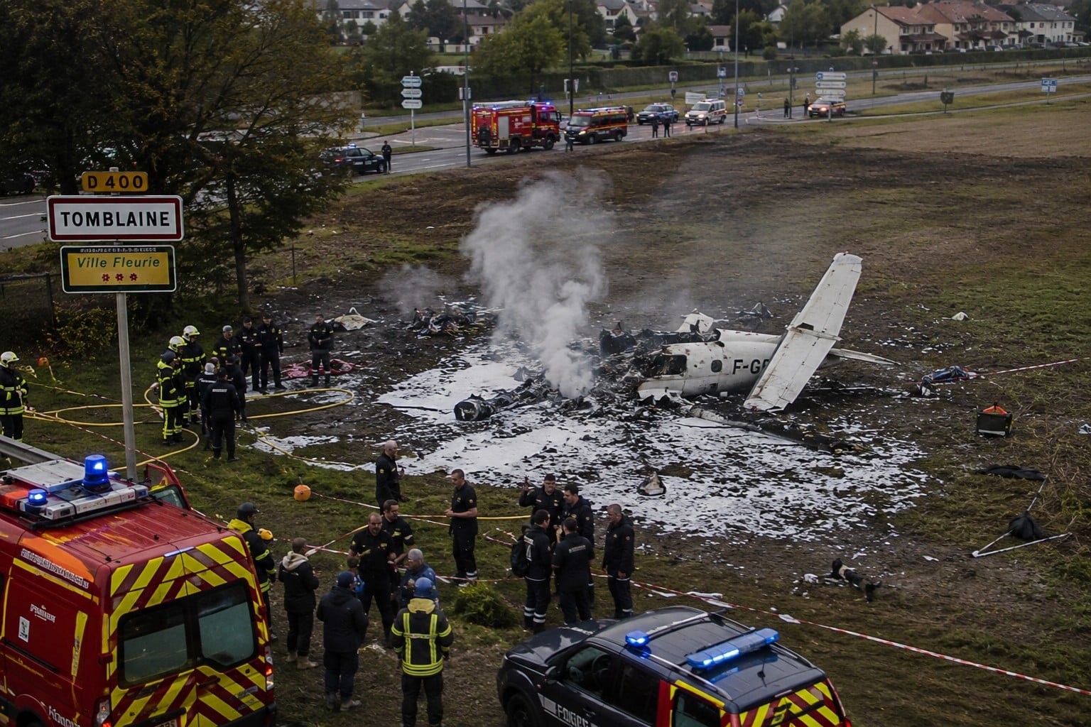 A plane carrying parachutists from Tomblaine, France, has crashed.