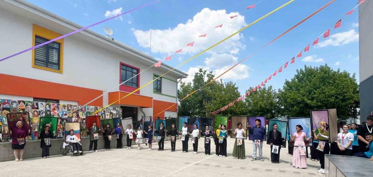 Frida Kahlo’nun Yapıtları, Bursa’da Canlı Tabloya Dönüştü