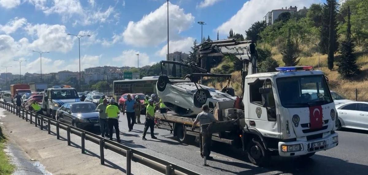 FSM Çıkışında Zincirleme Kaza: Ters Dönen Aracın Şoförü Yaralandı