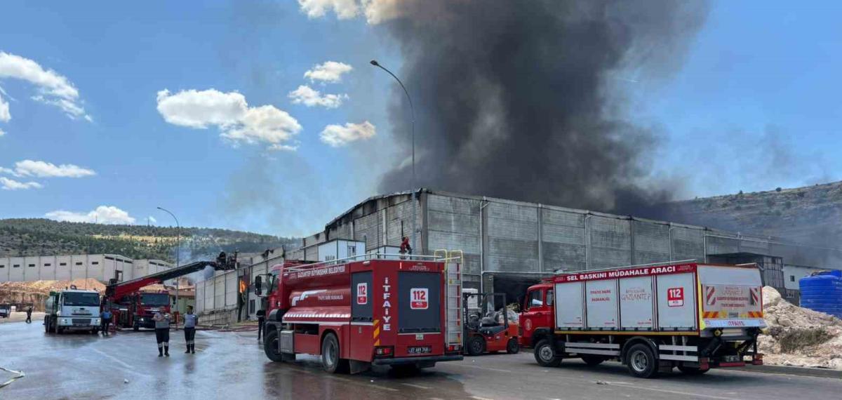 Gaziantep’te Fabrika Yangını Denetim Altına Alındı