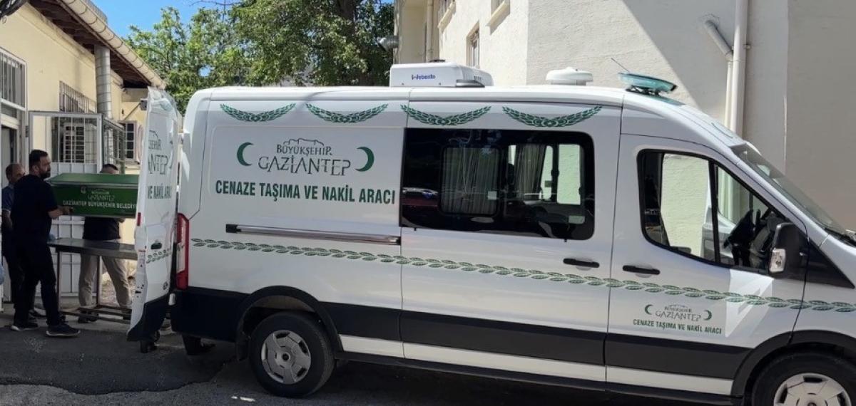 Gaziantep’te Kavşakta Mendil Satarken Bıçaklanan Şahıs Hayatını Kaybetti