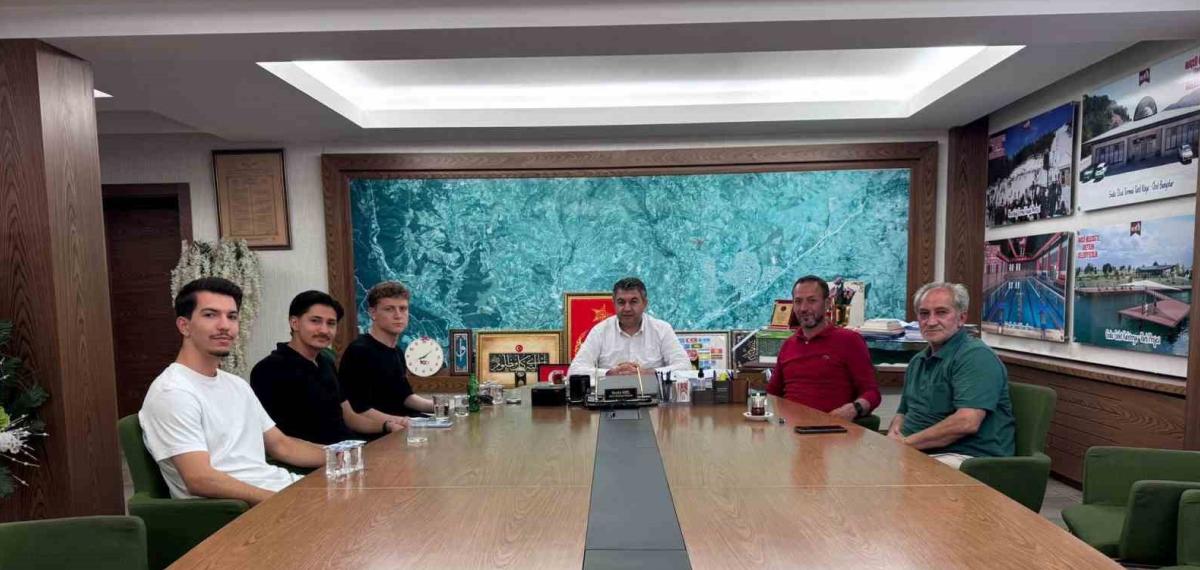 Gedizli Profesyonel Futbolcular Lider Akel ile Bir Ortaya Geldi