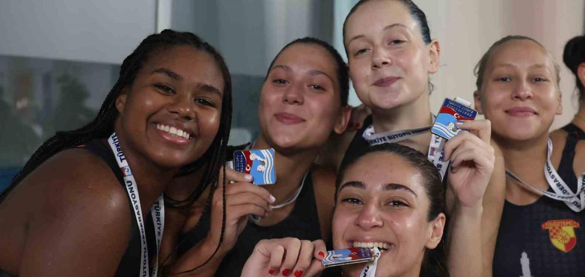 Göztepe Bayan Sutopu, Dönemi İki Kupayla Tamamladı