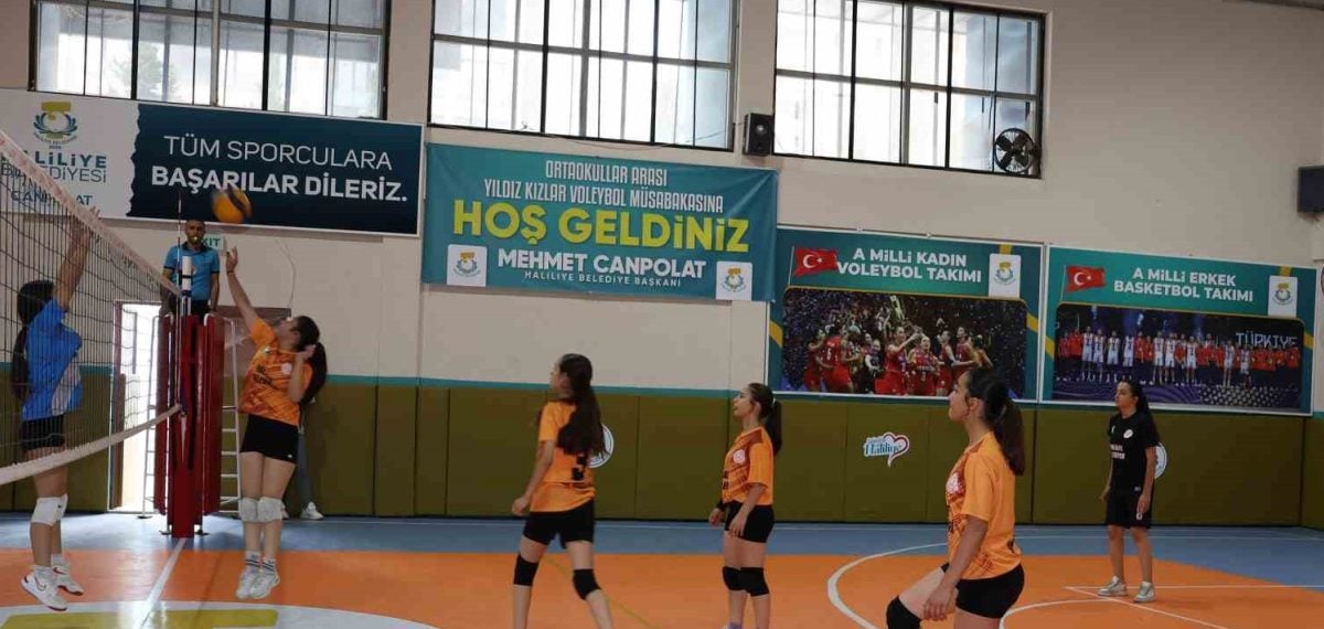 Haliliye’de 24 okulun katıldığı ortaokullar arası voleybol turnuvasını Haliliye Ortaokulu kazandı