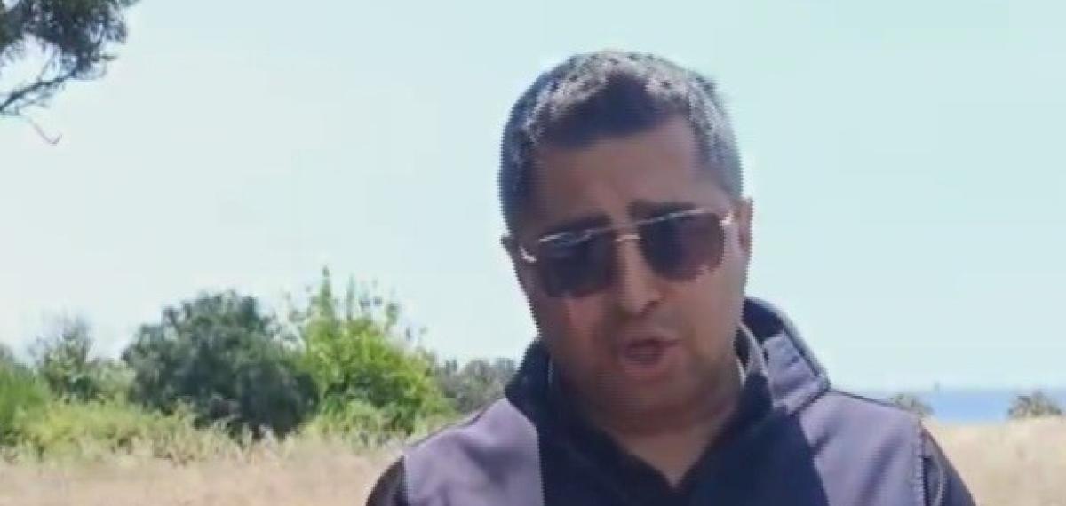 Hatay’da Yaşlı Kadının Evine Giren Yılanı Yakalayan Yılancı Kemal ‘Sevgili Karayılan İnsanlardan Uzak Dur’ Sözleriyle Doğaya Saldı