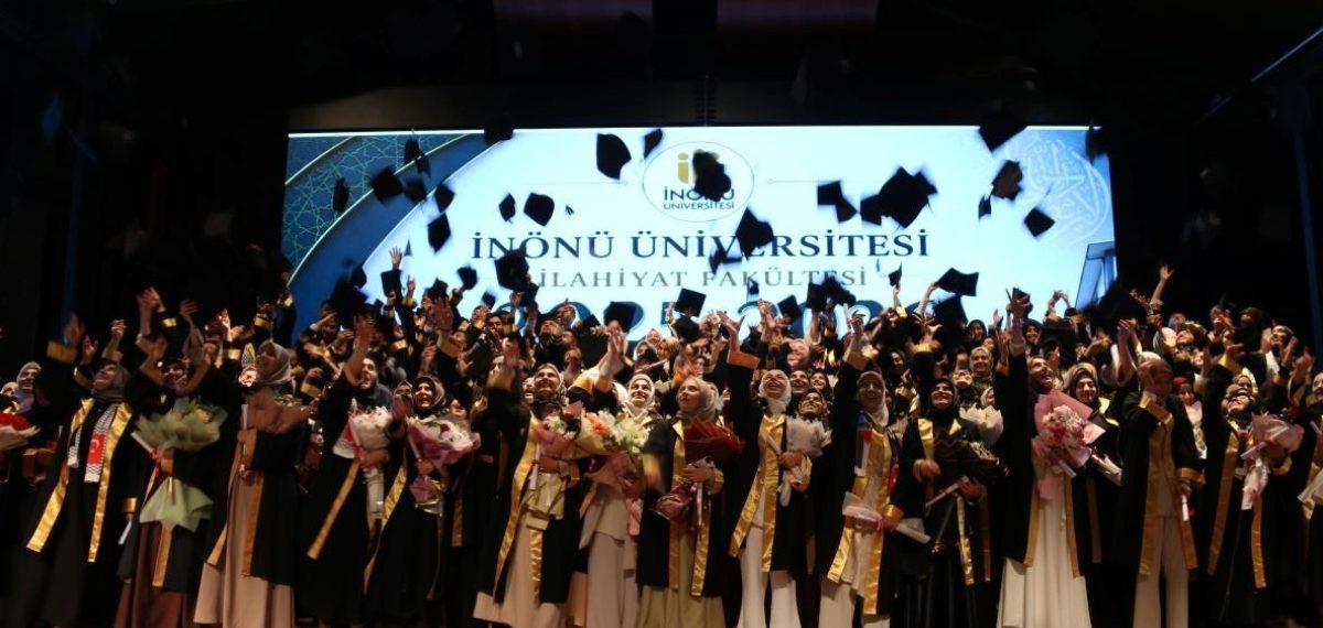 İnönü Üniversitesi İlahiyat Fakültesi mezuniyet töreninde dekan ve rektör öğrencilere sorumluluk çağrısı yaptı