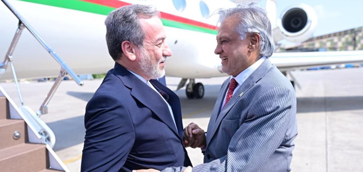 İran Cumhurbaşkanı Pezeşkiyan Pakistan’a resmi ziyarette bulundu