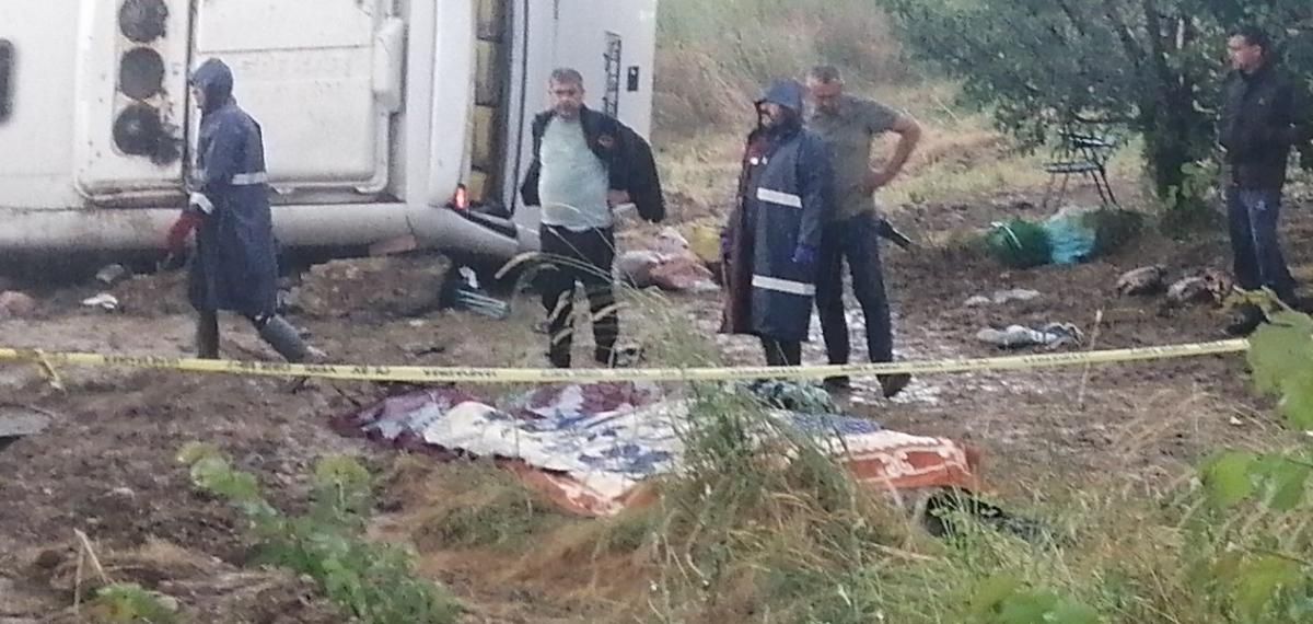 Isparta Gelendost’ta midibüs kazasında 5 kişi hayatını kaybetti