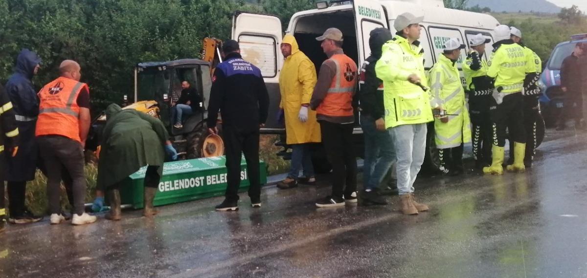 İsparta Gelendost’ta tur midibüsü devrildi 5 kişi hayatını kaybetti