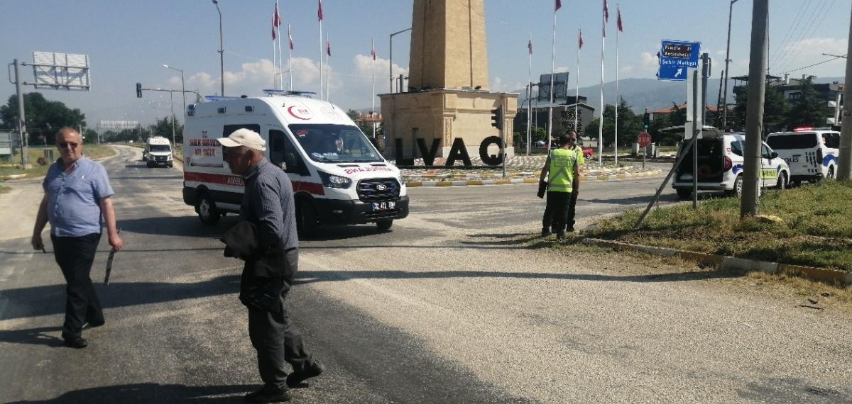 Isparta’da Ticari Araç ile Araba Çarpıştı: 1 Yaralı