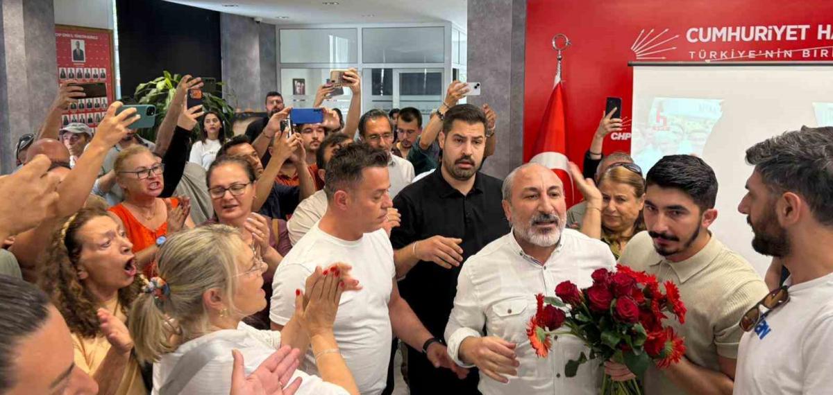 İzmir İl Başkanlığı Krizi: Karanfil Gerginliği ve Nöbet Devamı
