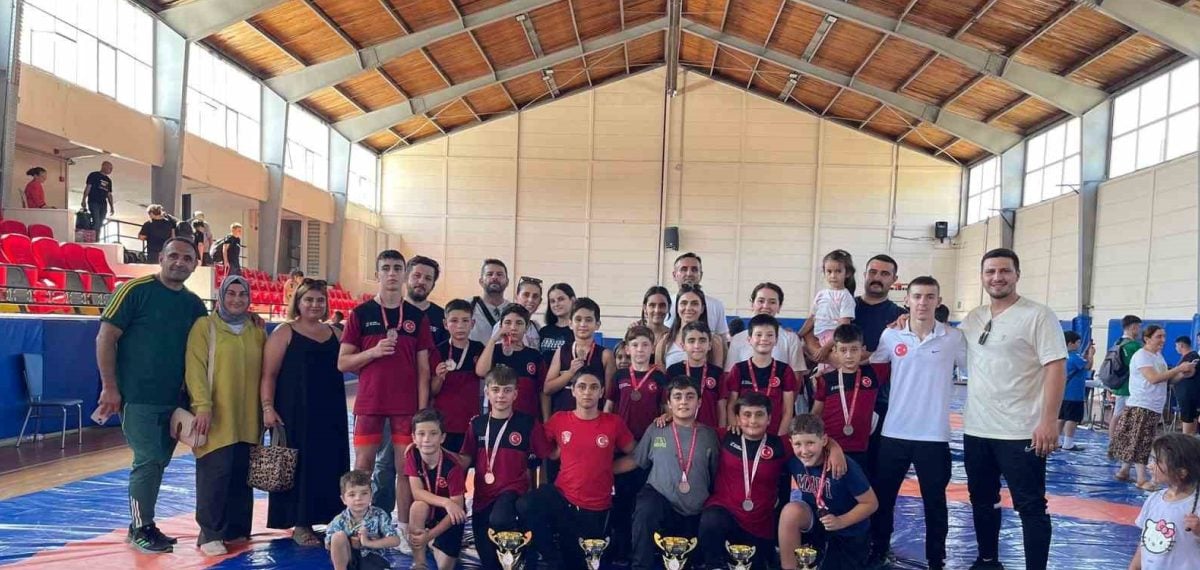 İzmir’de Aliağa Demir Spor, Minikler Serbest Güreş İl Seçmelerinde Öne Çıktı