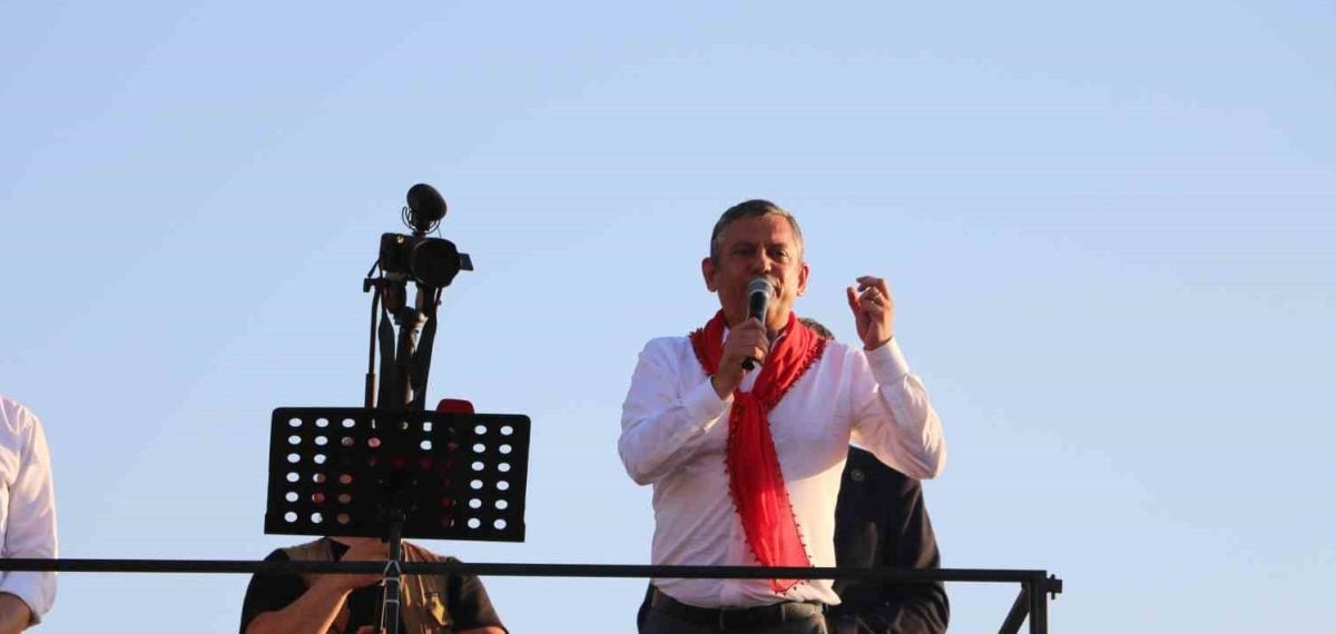 İzmir’de Özgür Özel: İktidar yürüyüşünün önünden çekilin çağrısı