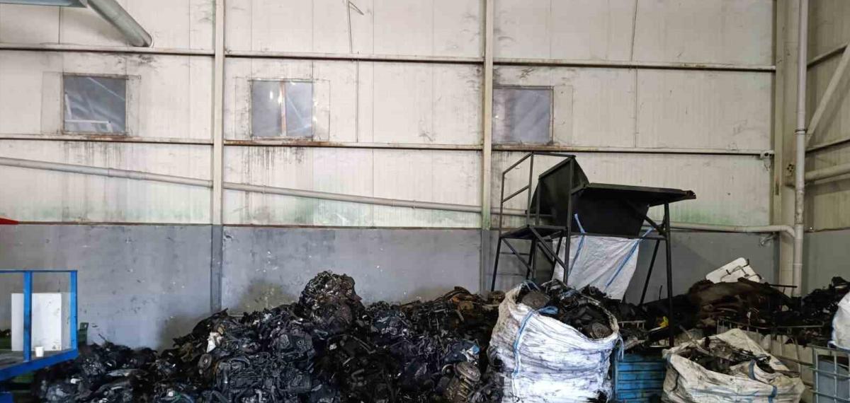 Kaçak Otomobil Kesimleri Gizlenen Depoya Operasyon: 100 Milyon Lira Kıymetinde Kesim Ele Geçirildi