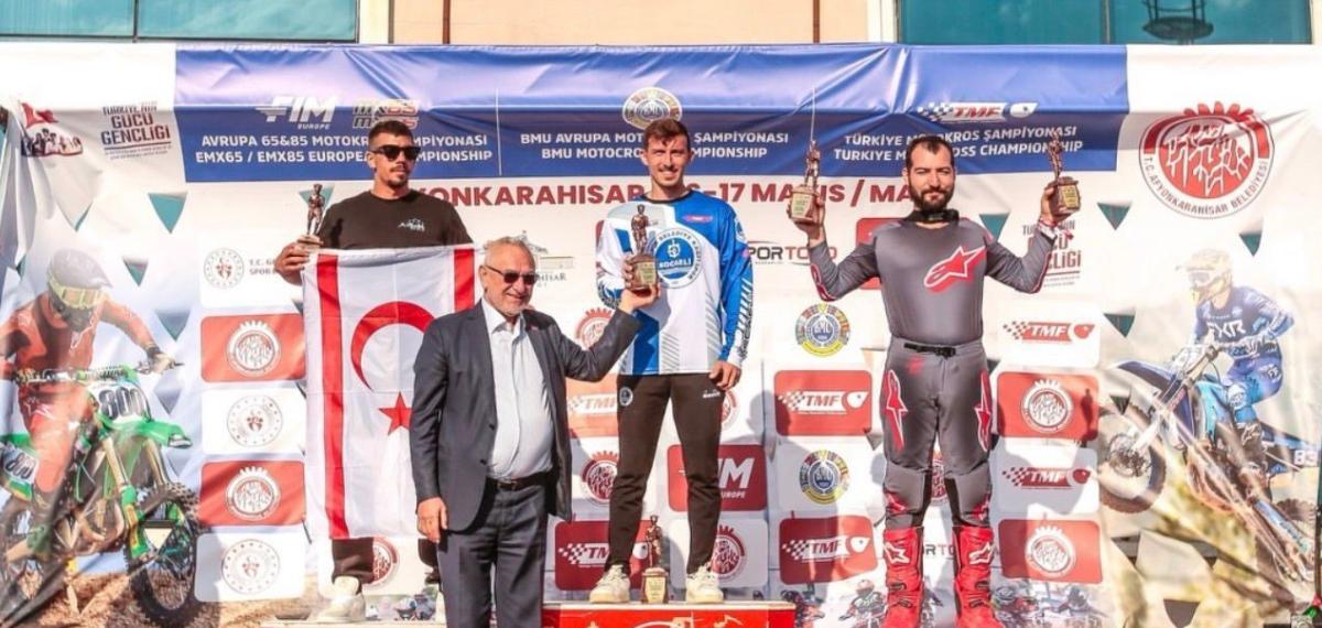 Kağıtspor’dan Madalya Yağmuru