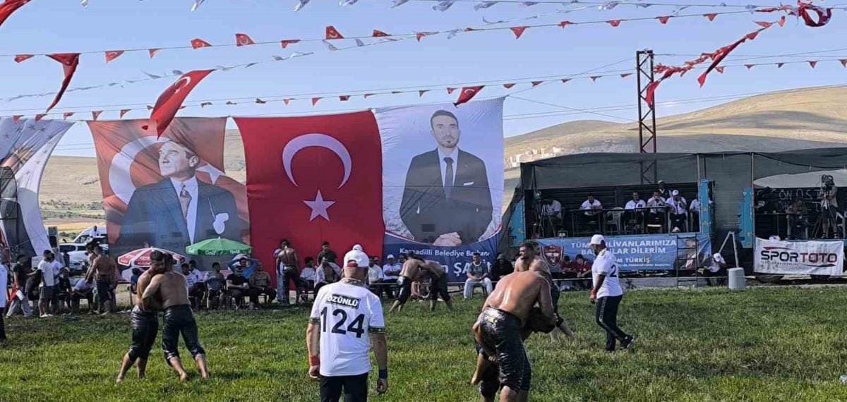 Karaadilli’de 26 yıl sonra yeniden düzenlenen Tarihi Yağlı Pehlivan Güreşleri’nde Feyzullah Aktürk başpehlivan oldu