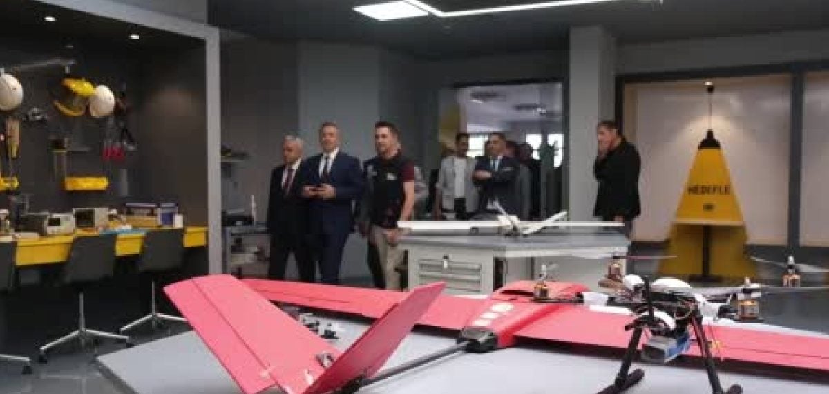 Karaman Valisi Çiçek, KMÜ Milli Teknoloji Atölyesi’nde AR-GE projelerini inceledi