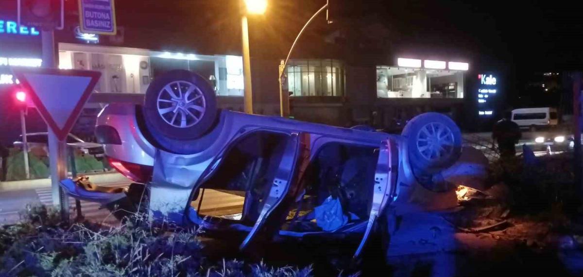 Karamürsel’deki Trafik Kazasında 4 Yaralı: Otomobil Takla Attı ve Trafik Geçici Aksadı