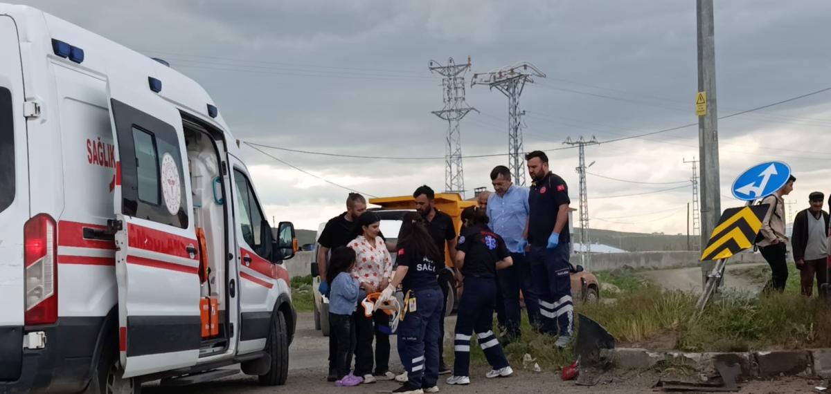 Kars’ta Çarpışan İki Otomobil Sonucu 5 Kişi Yaralandı