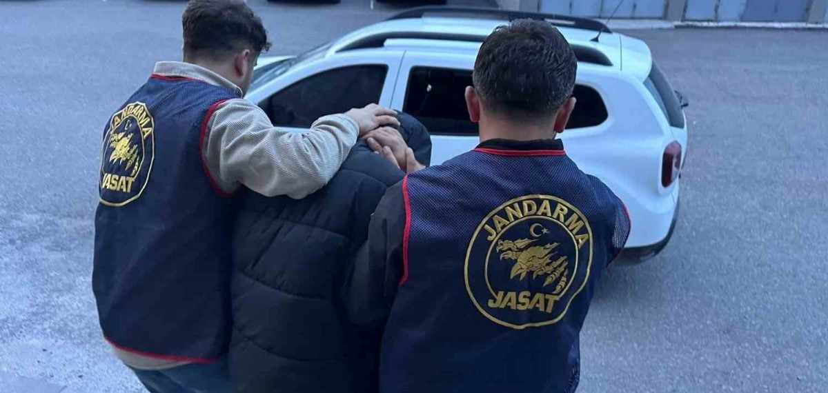 Kars’ta JASAT operasyonuyla 42 yıl hapis cezası bulunan firari yakalandı