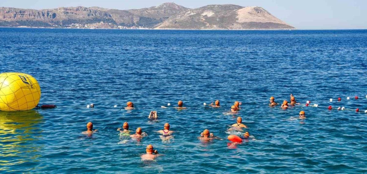 Kaş-Meis arasında 20. Uluslararası Yüzme Maratonu düzenlendi