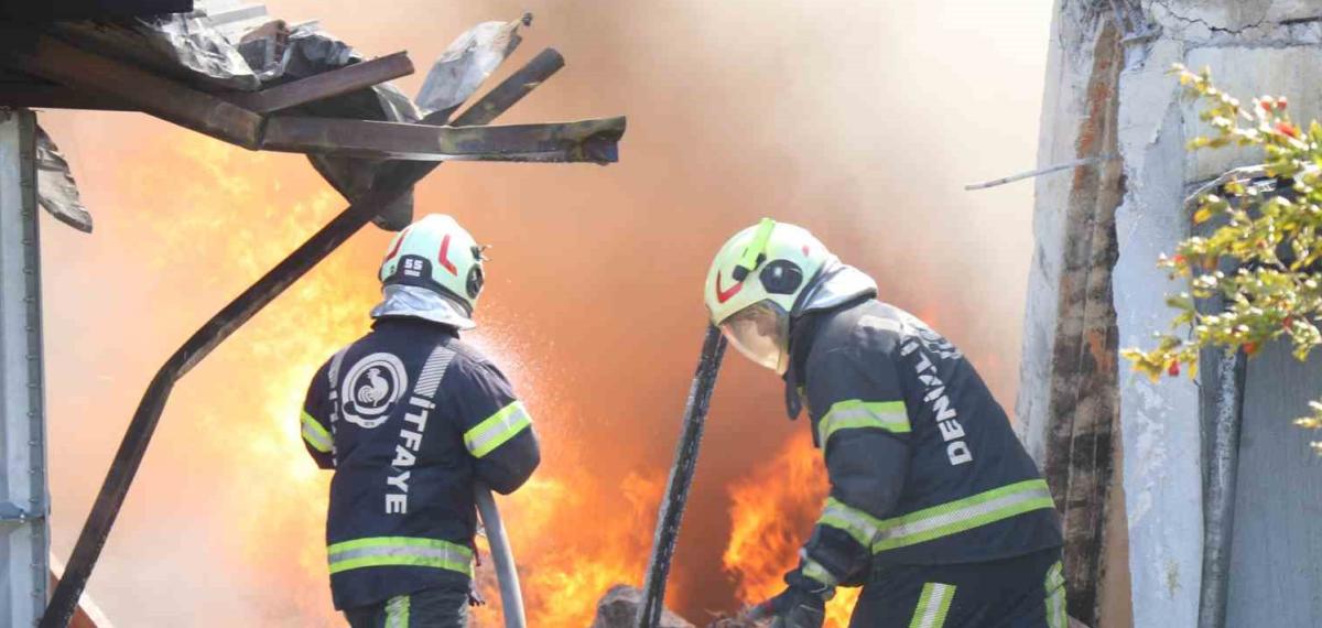 Kauçuk Fabrikasını Saran Alevlere Müdahale Sürüyor
