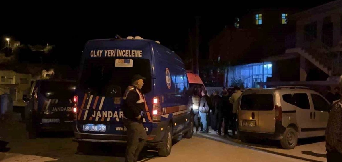 Kayseri’de camiye gelen şüpheli imamı hedefleyip iki kişiyi öldürdü