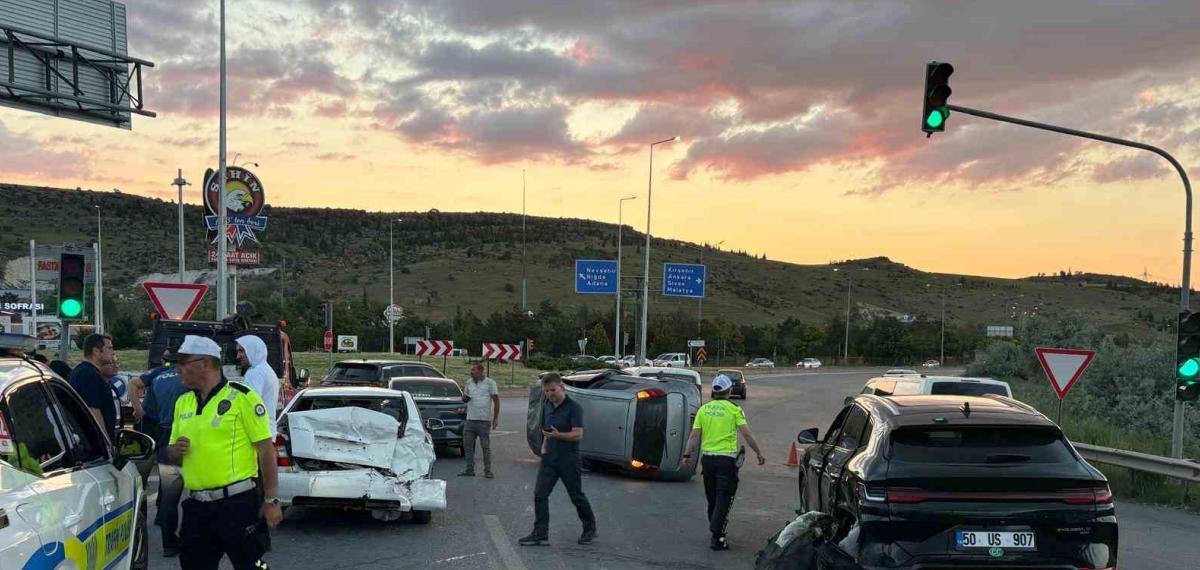Kayseri’de otomobil kontrolden çıktı, 4 araç çarpıştı