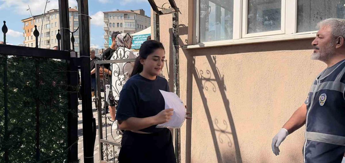 Kayseri’de sınava yanlış okula gelen öğrenciye vatandaşlardan destek