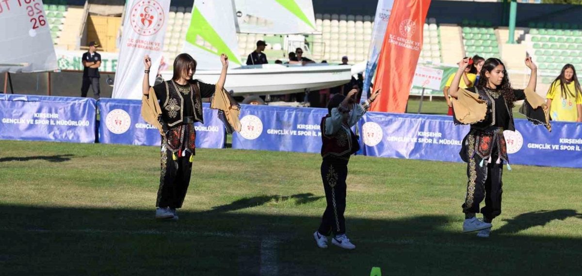 Kırşehir’de 32 branşta ücretsiz Yaz Spor Okulları törenle açıldı