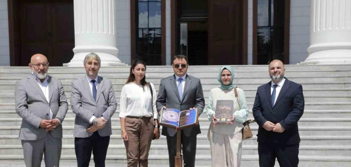Kütahya Ulu Camii’nde ’Karekodlu Dijital Rehber Sistemi’ Hizmete Girdi