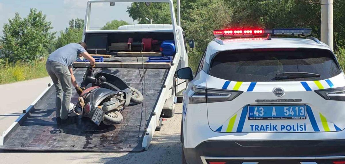 Kütahya’da Araba ile Motosiklet Çarpıştı, Şoför Ağır Yaralandı