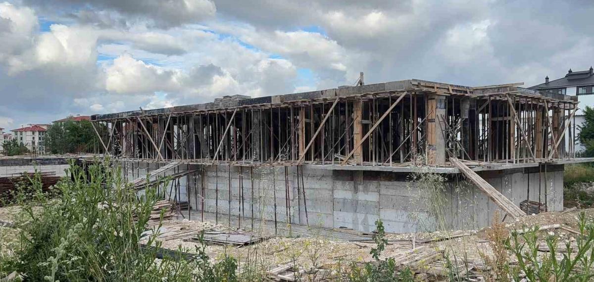 Kütahya’da inşaat iskelesi çökmesi sonucu 3 işçi hayatını kaybetti