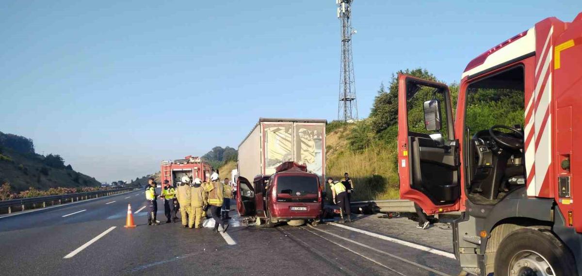 Kuzey Marmara Otoyolu’nda Feci Kaza: 1’i Bebek 3 Kişi Hayatını Kaybetti