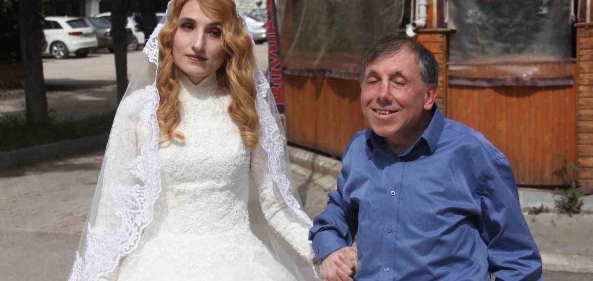 Mahzur Tanımayan Çifti Büyükşehir Belediye Otobüsü Ayırdı